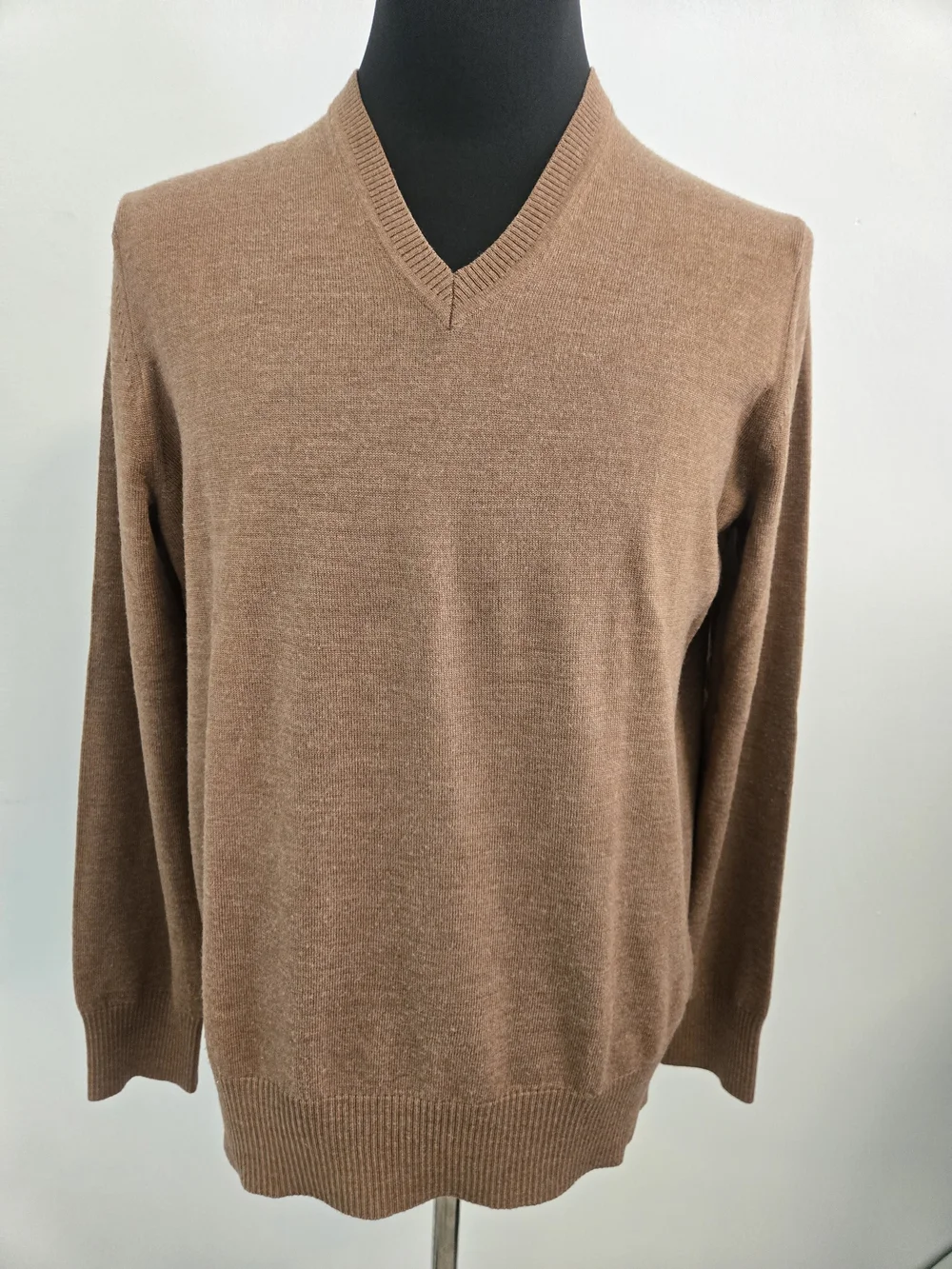 Banana Republic Sweater Mens Large Brown 100% Merino Wool V Neck Pullover Knit